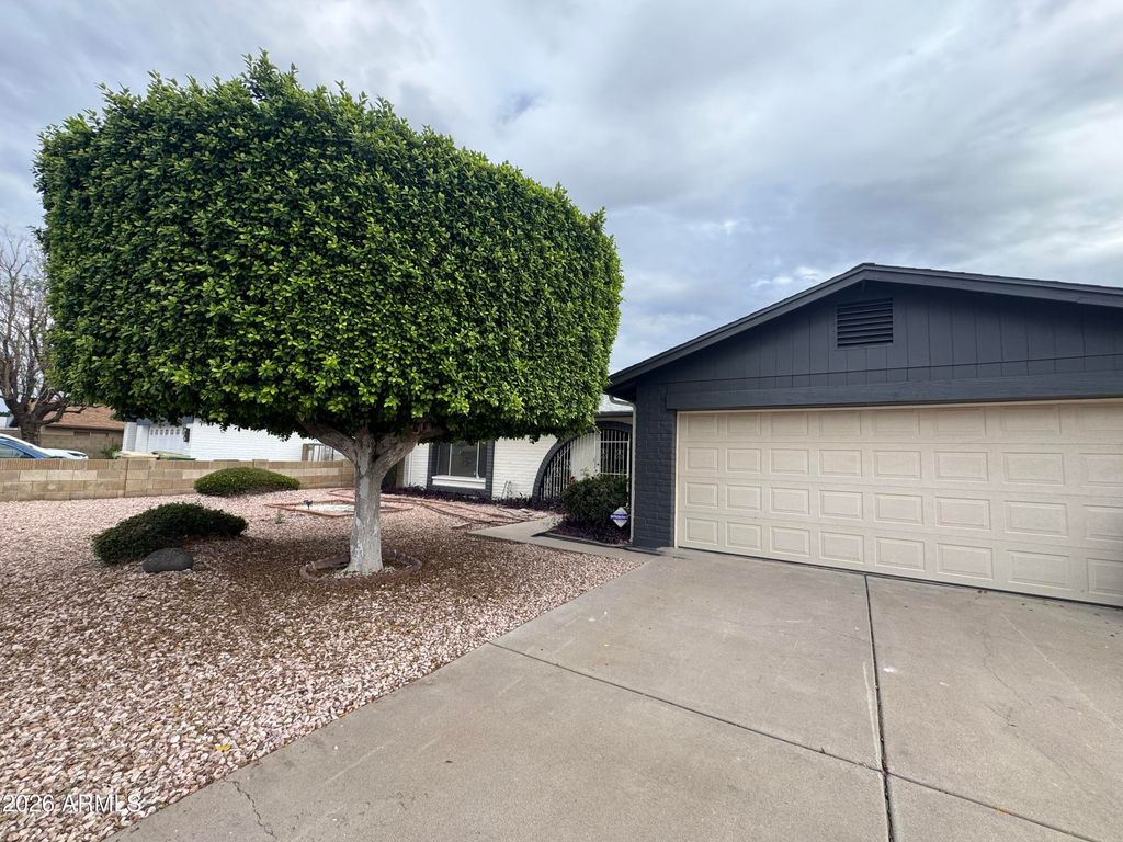 Photo of 5817 W Tierra Buena Lane, Glendale, AZ 85306 (MLS # 7013078)