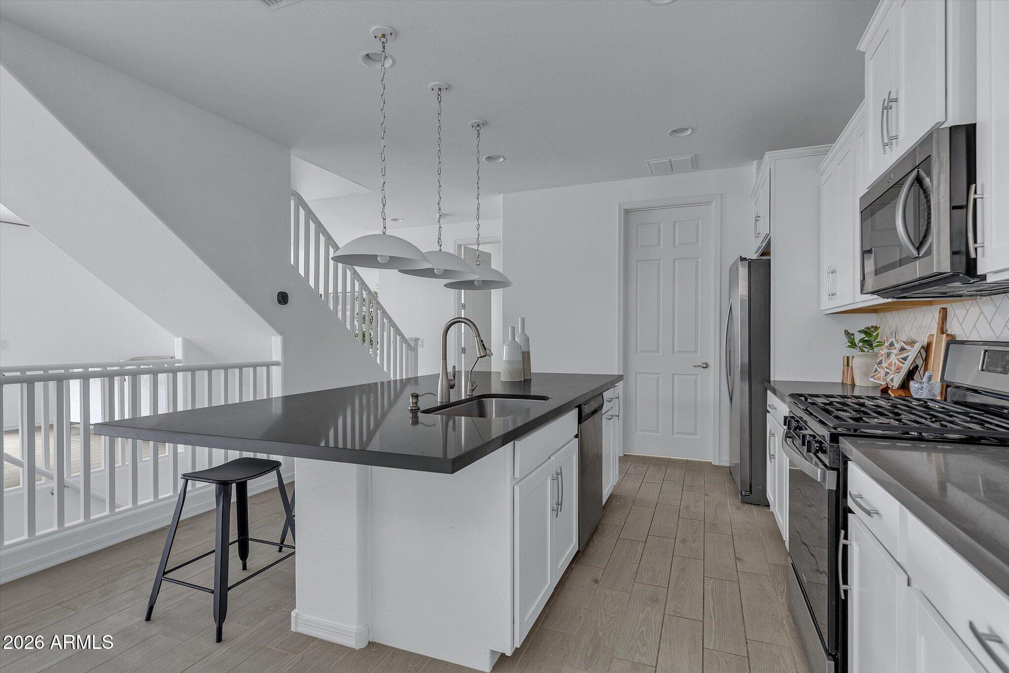769 W FLINTLOCK Way