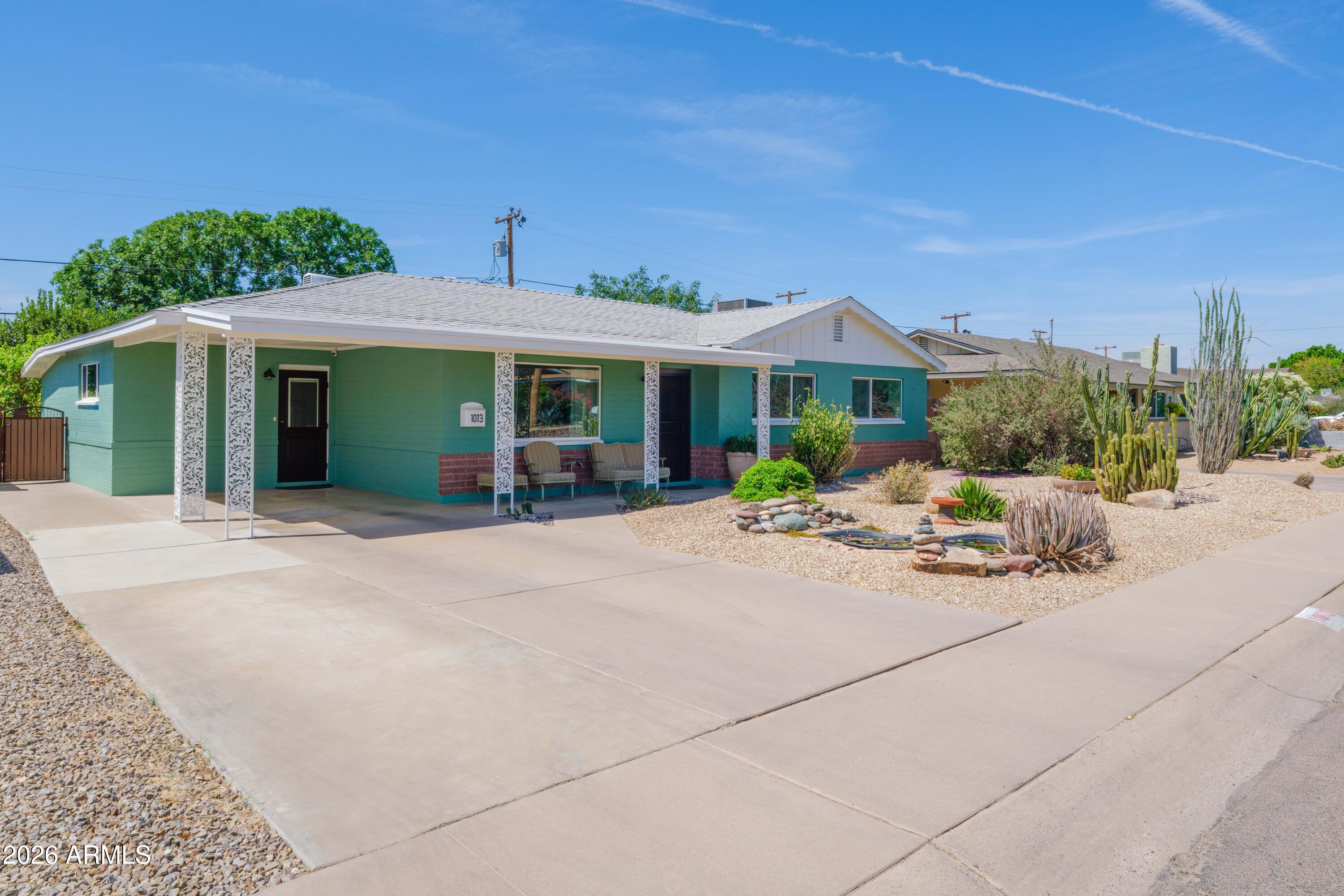 1013 E DIANA Avenue