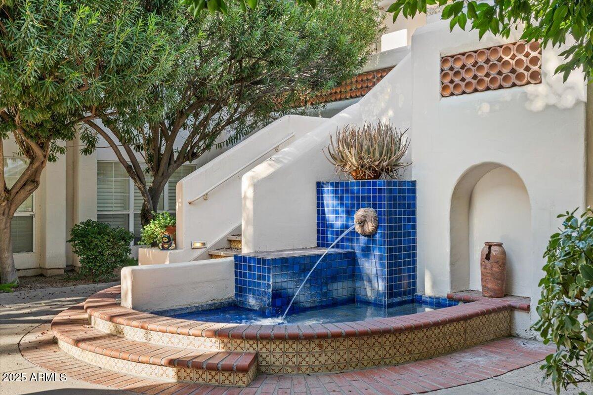5200 S LAKESHORE Drive 120