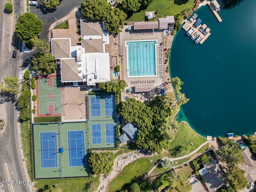 Photo of 5200 S Lakeshore Drive #120, Tempe, AZ 85283 (MLS # 6875290)