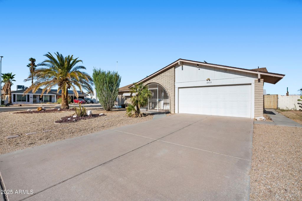 Photo of 8435 N 104th Drive, Peoria, AZ 85345 (MLS # 6923935)