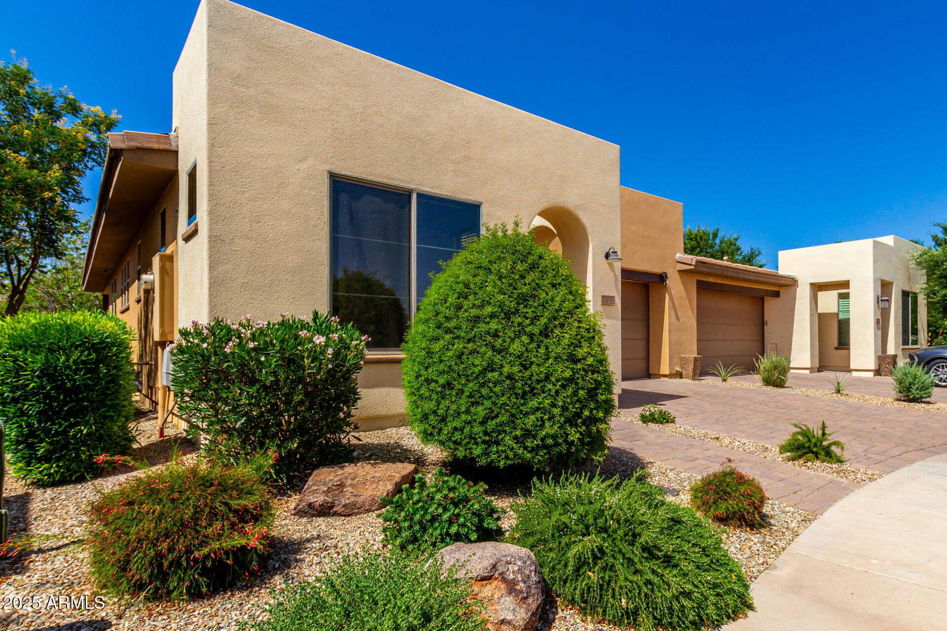 748 E MYRTLE Pass