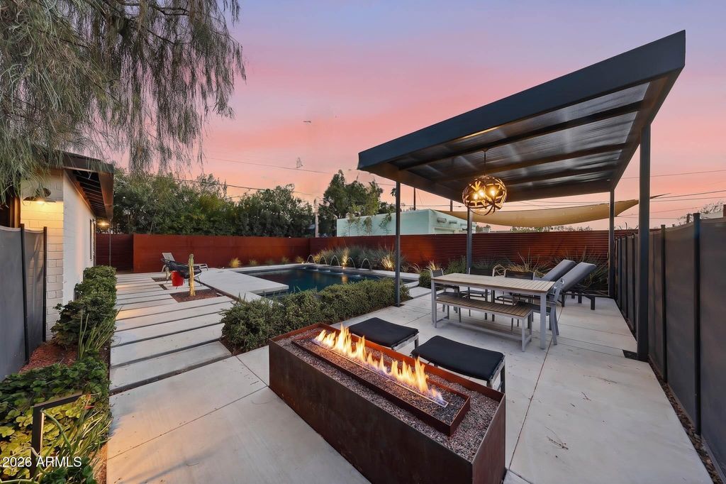 Photo of 1607 W Flower Circle N, Phoenix, AZ 85015 (MLS # 7031217)