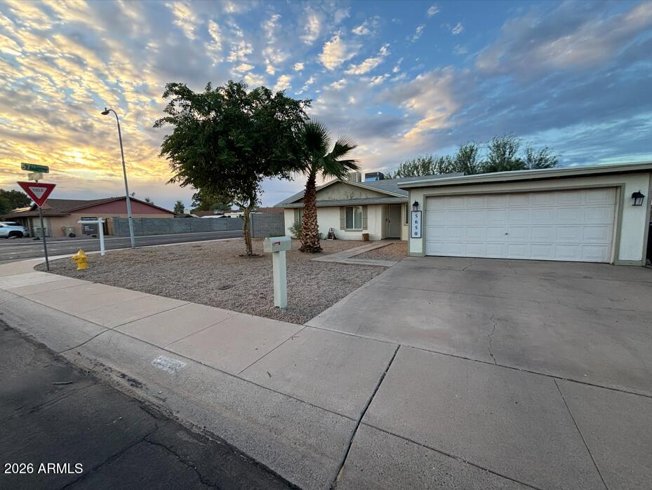 5650 W SUNNYSLOPE Lane