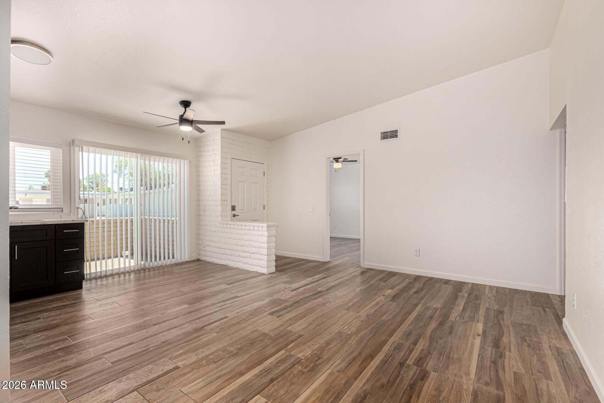 5946 W ROSE Lane