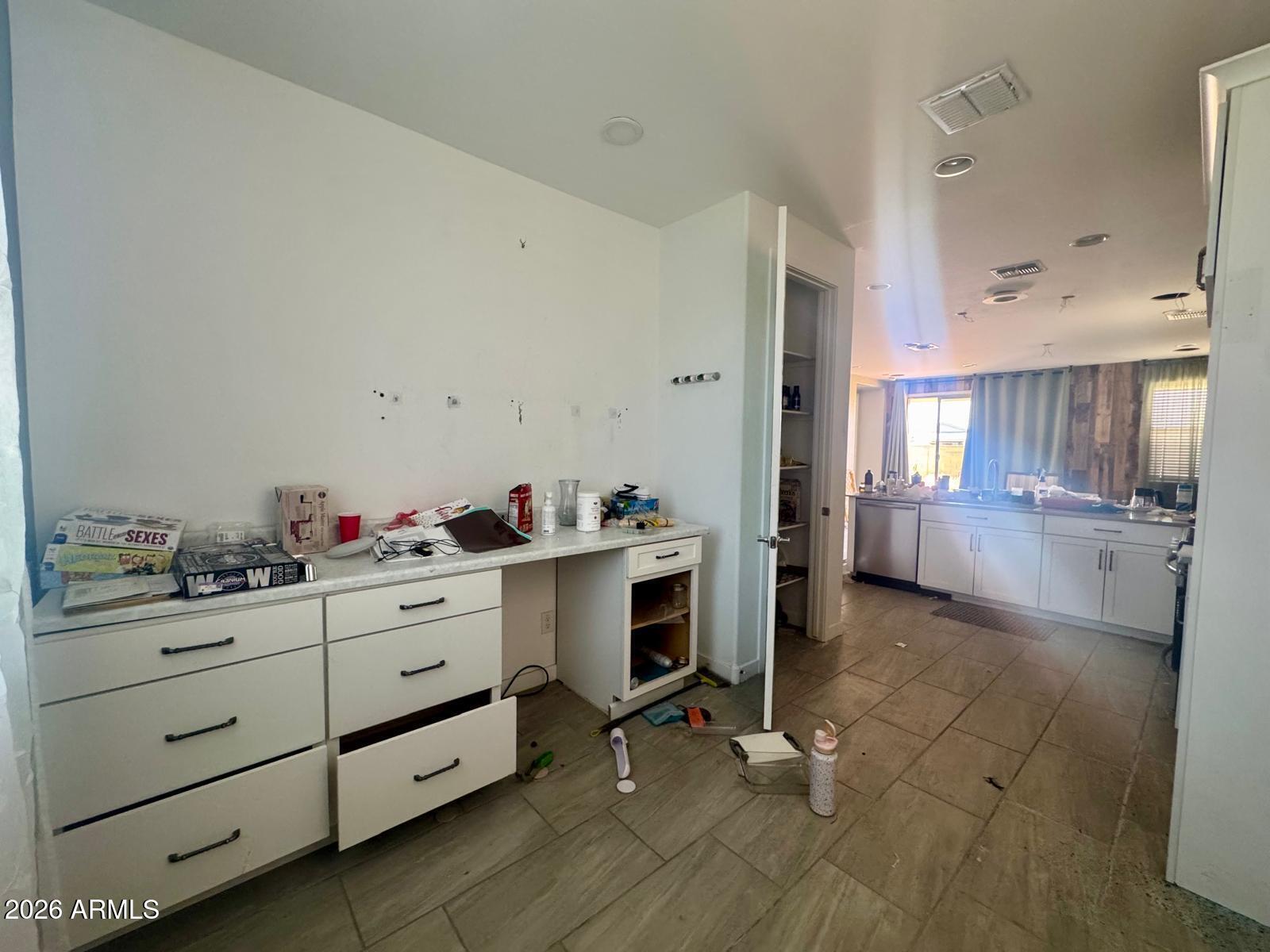 3442 E DAKOTA Drive