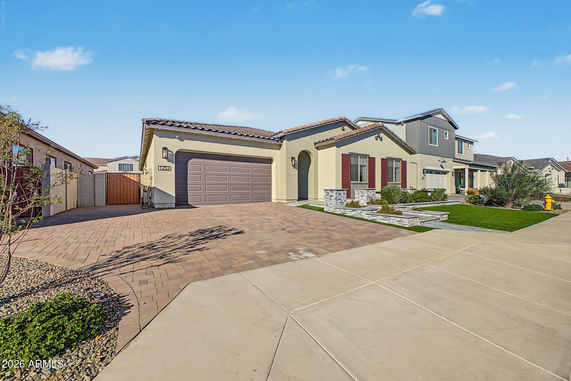 1252 E COCONINO Way