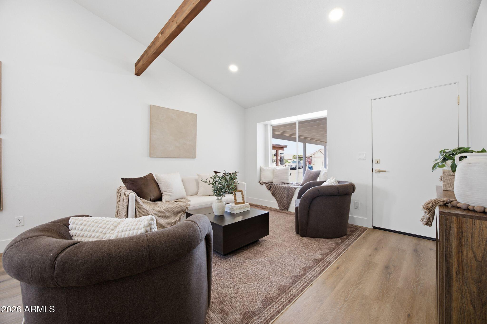 957 W Emerald Circle