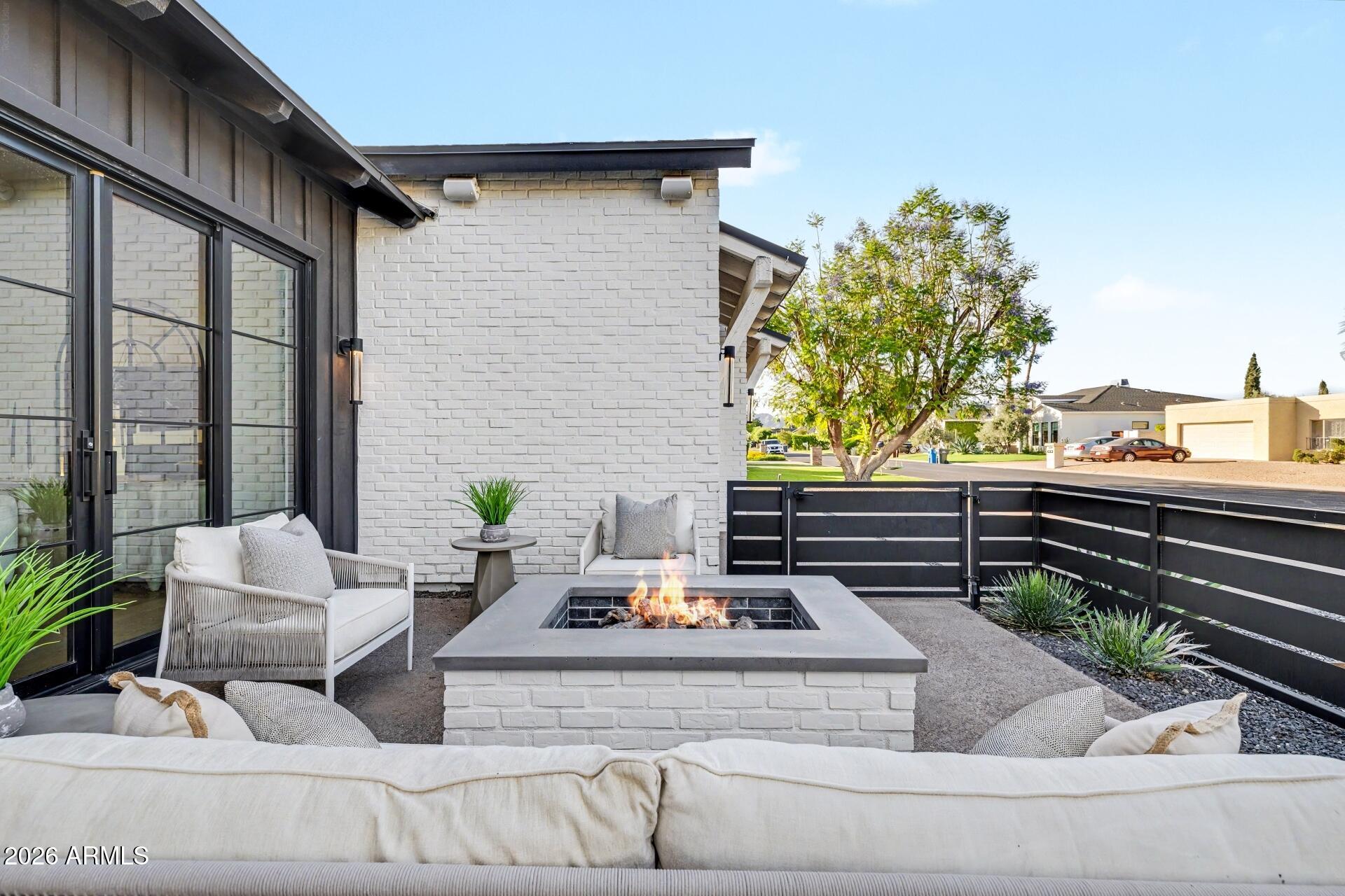 4557 E CALLE TUBERIA --