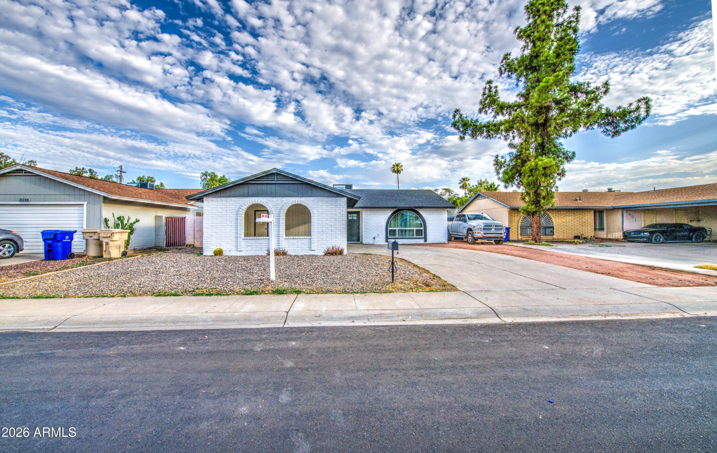 6427 W LAWRENCE Road