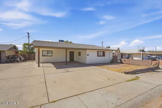 5147 W EARLL Drive