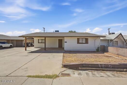 5147 W EARLL Drive