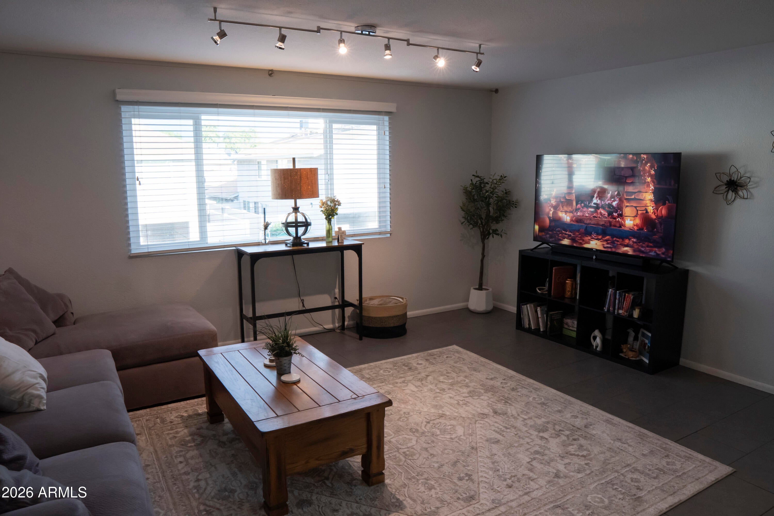 1015 N GRANITE REEF Road N 13