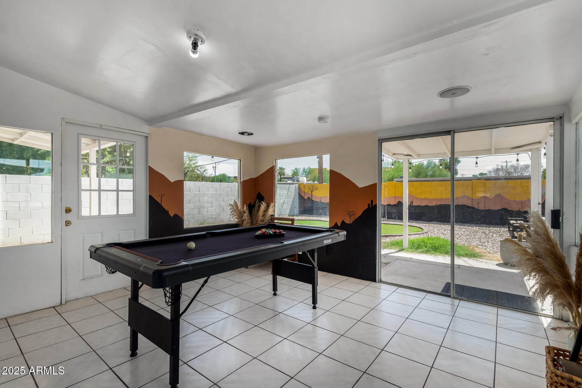 829 W Mitchell Drive