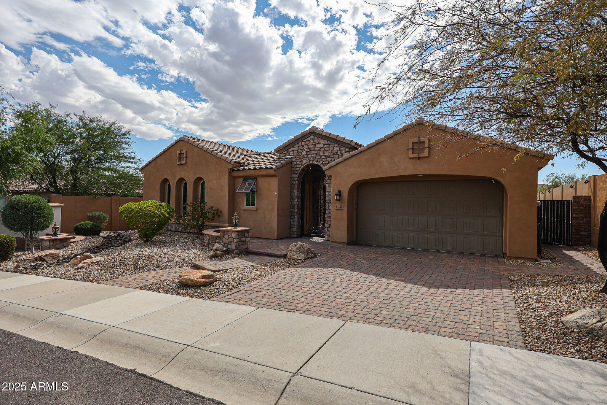 18245 W THISTLE LANDING Drive