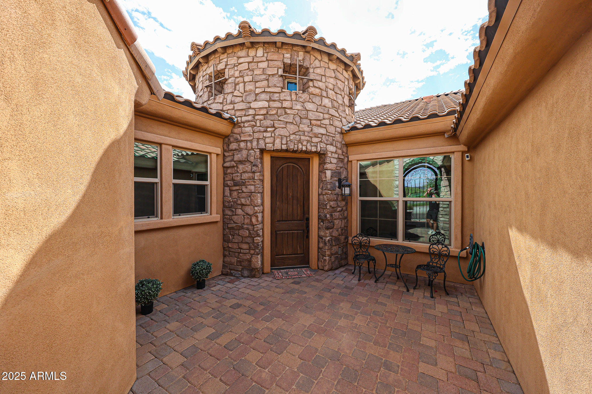 18245 W THISTLE LANDING Drive