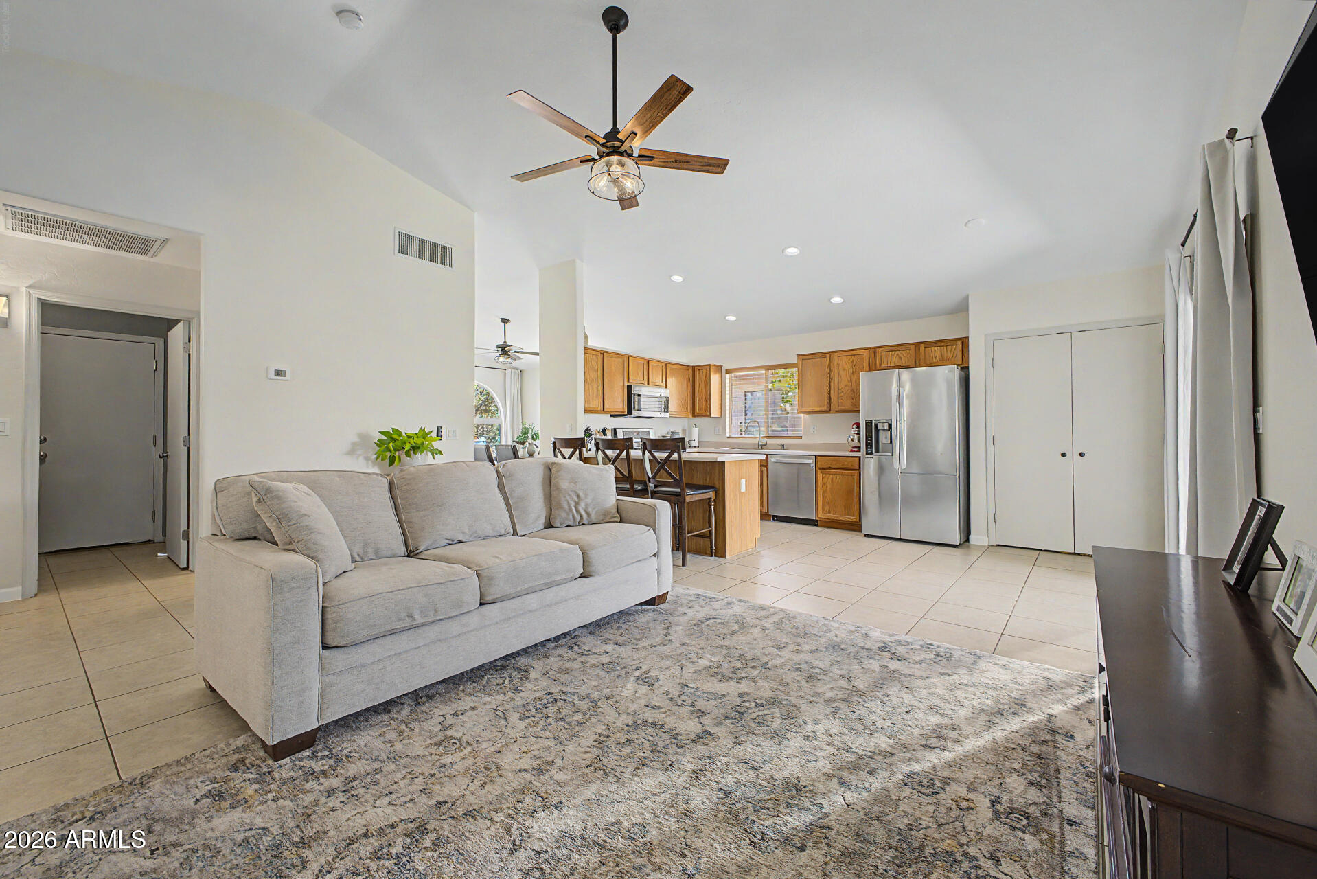 8527 E CLOVIS Avenue