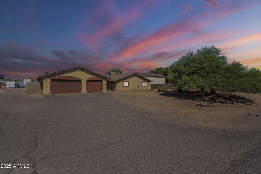 Photo of 3252 S 147th Place, Gilbert, AZ 85297 (MLS # 6970383)