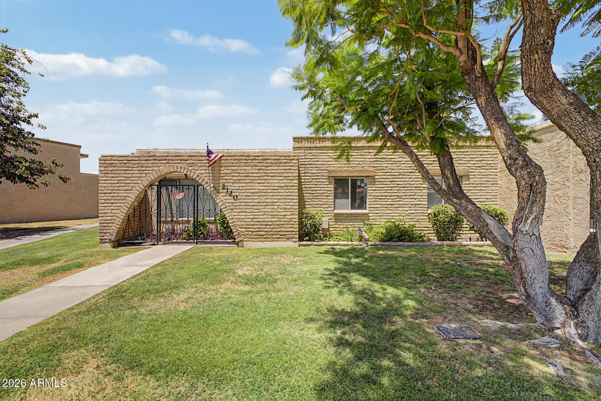2120 E VILLA Court