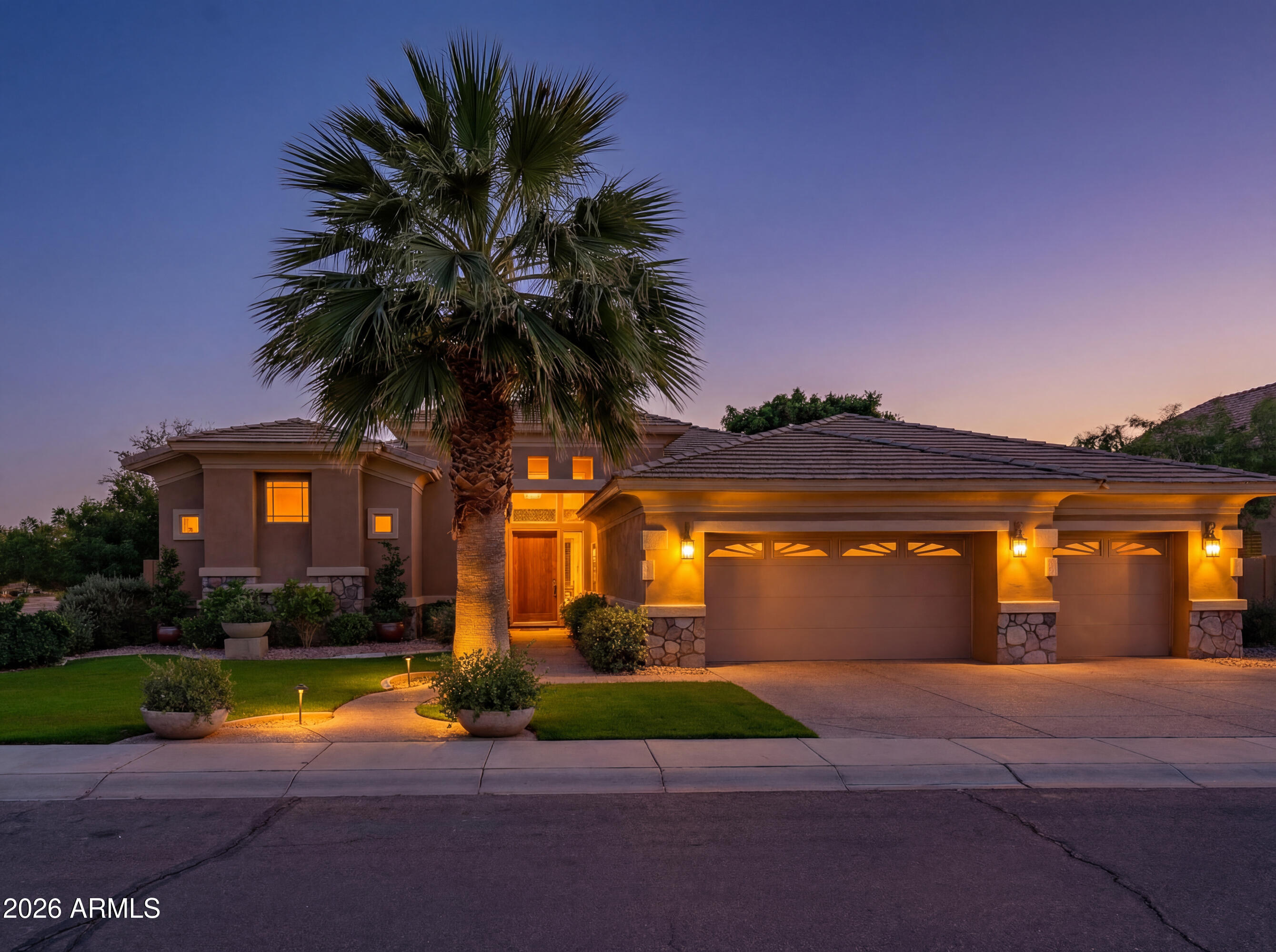 1132 N ROOSEVELT Avenue