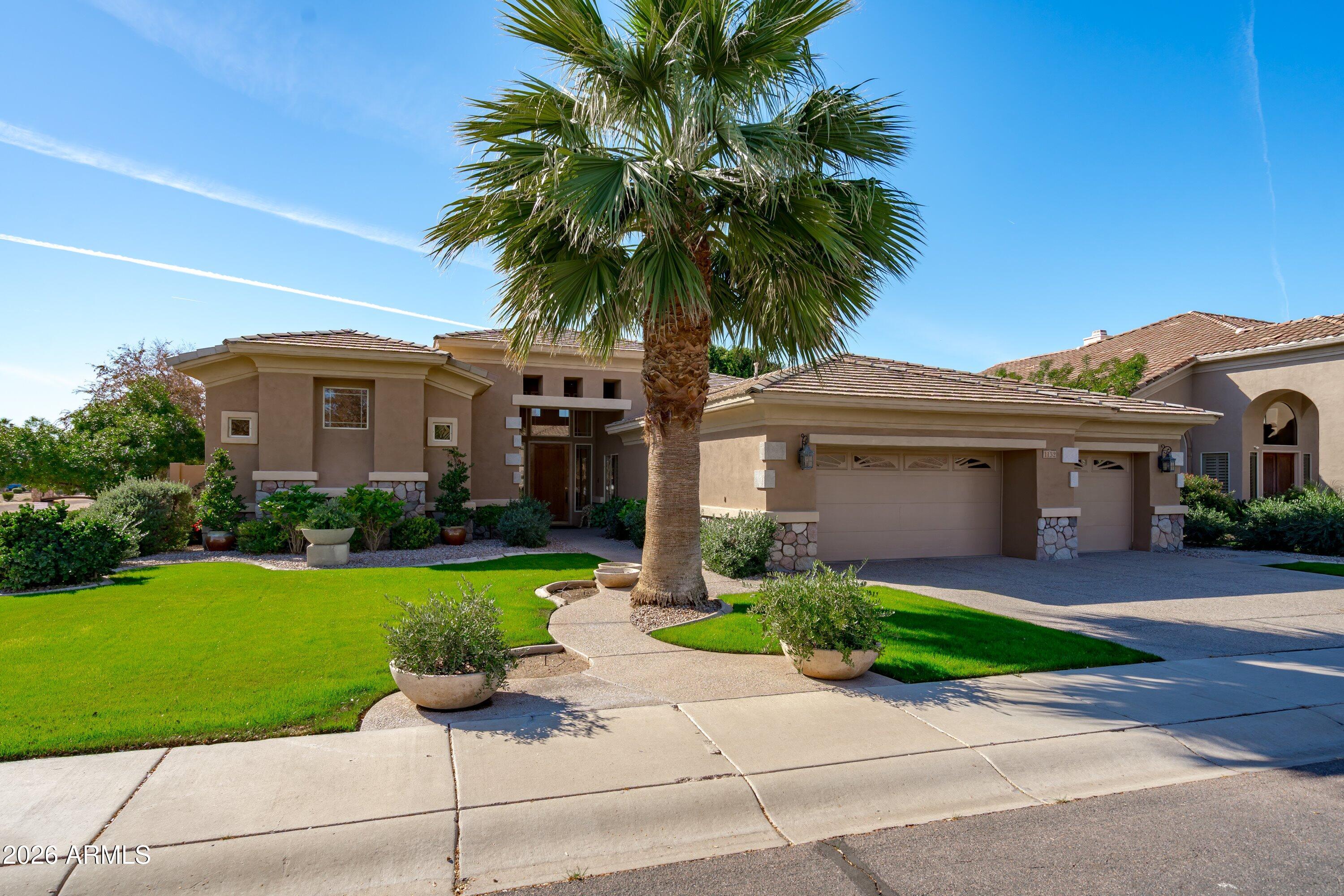 1132 N ROOSEVELT Avenue