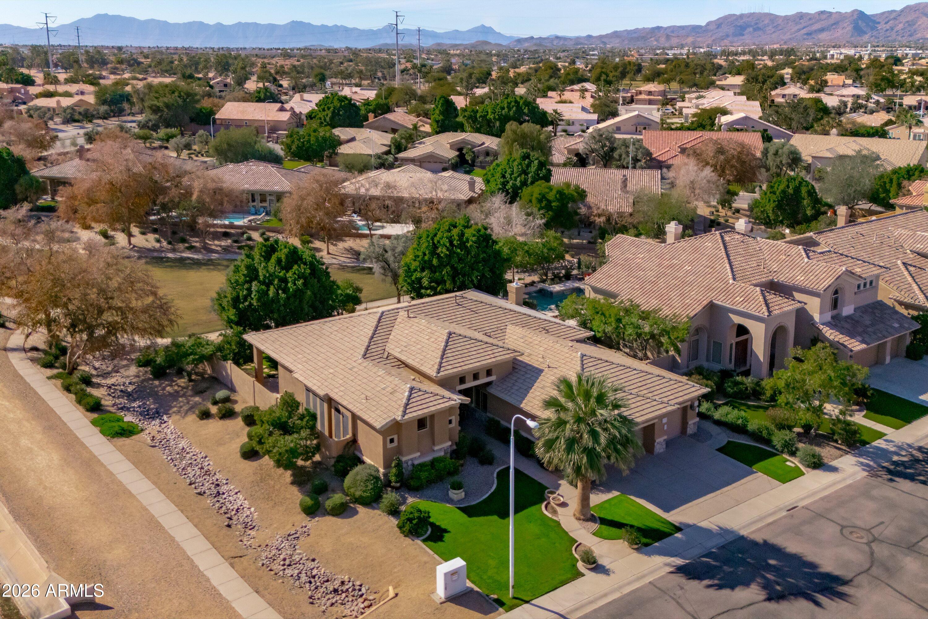 1132 N ROOSEVELT Avenue