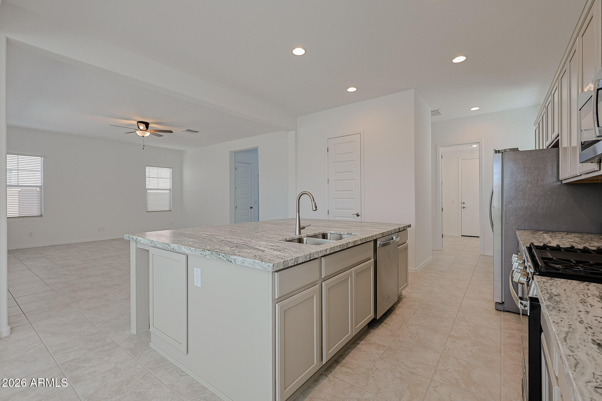 7671 W SMOKETREE Drive