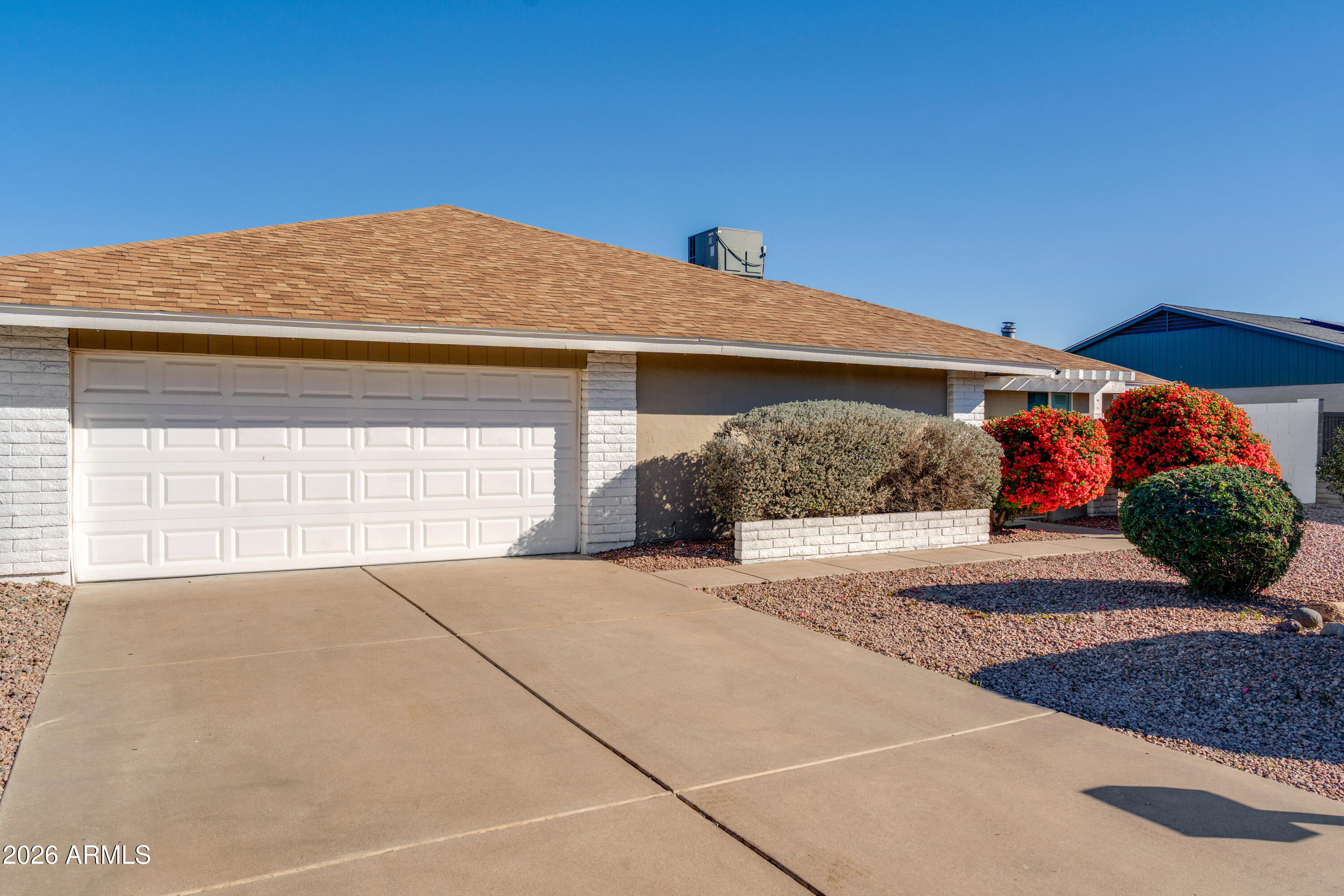 2628 W ROVEEN Avenue