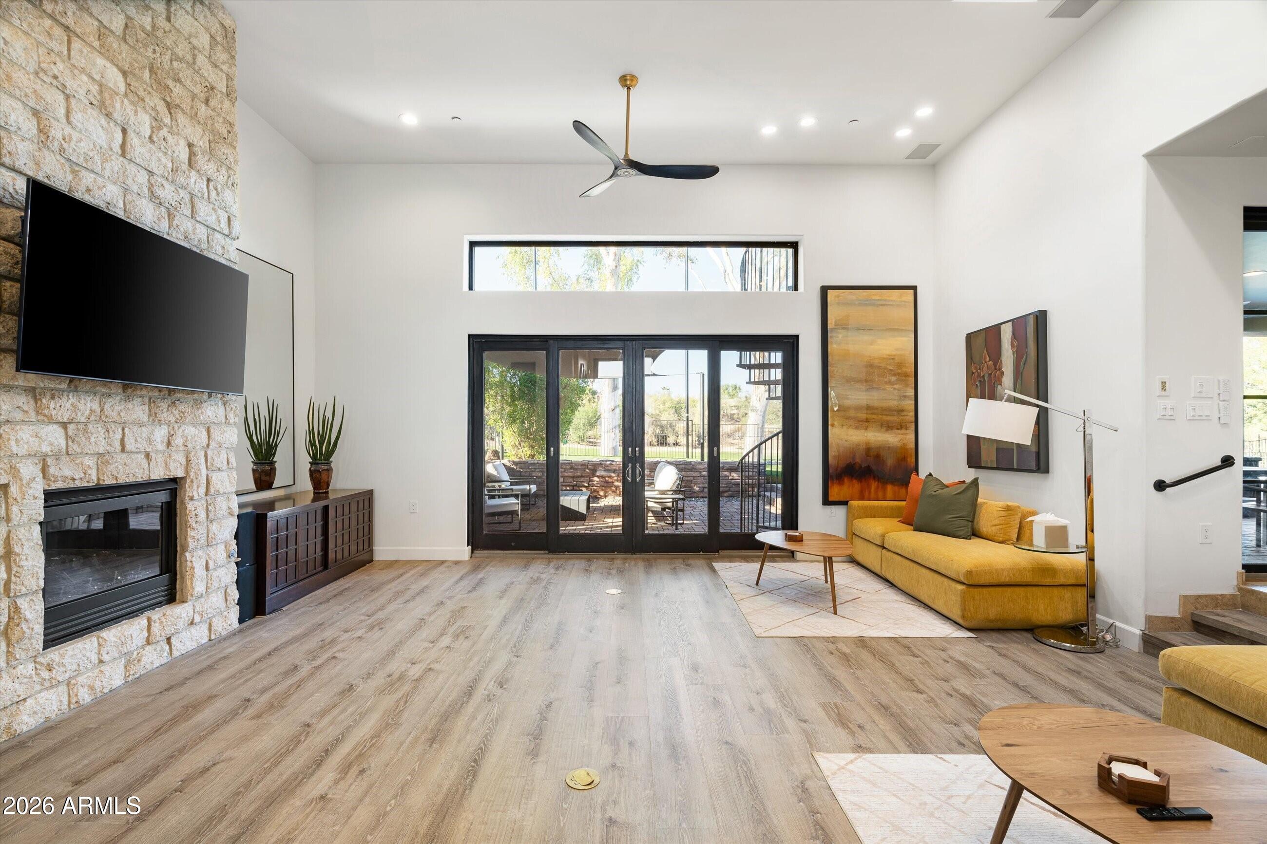 10406 N DEMARET Drive