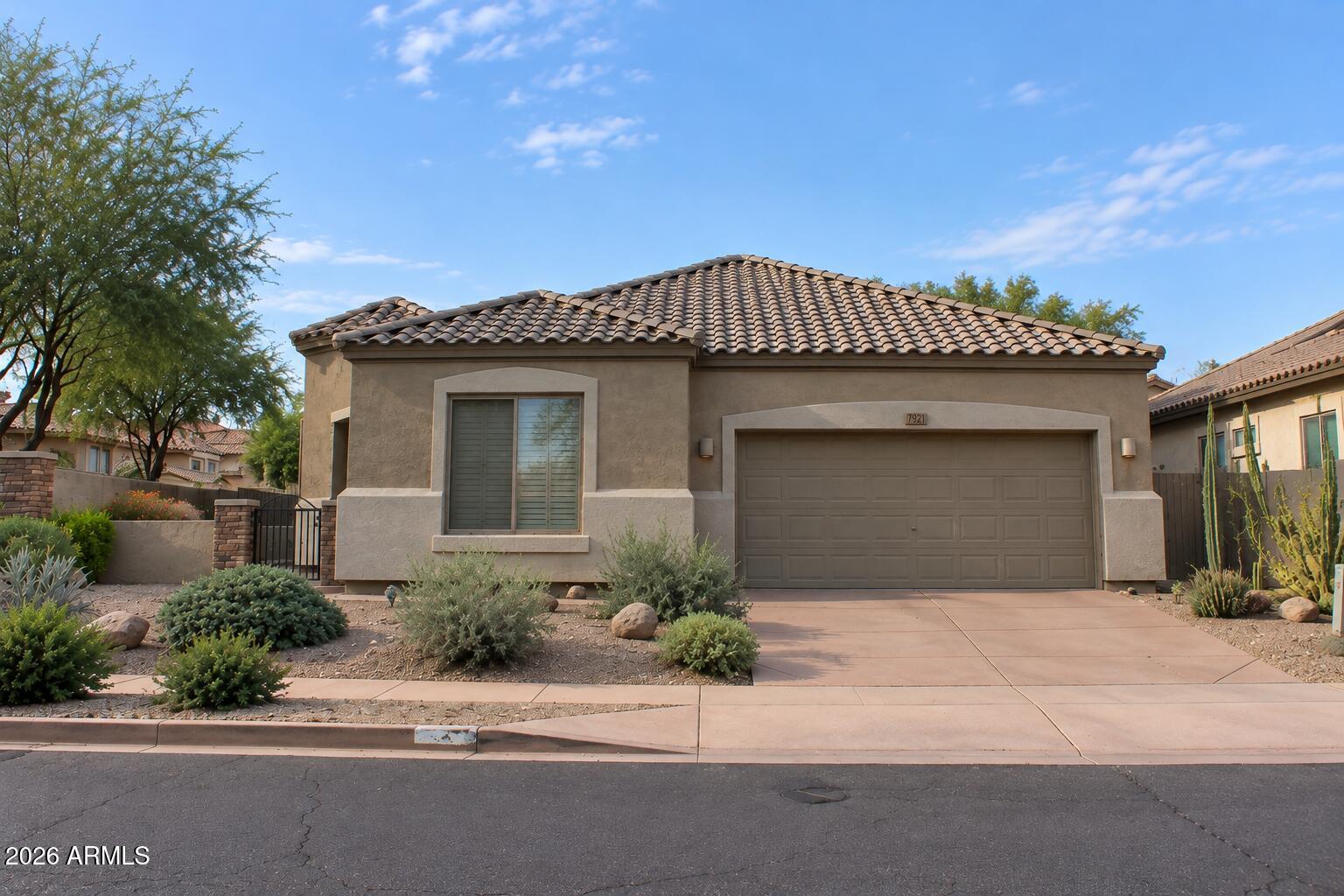 3022 W SENTINEL ROCK Road