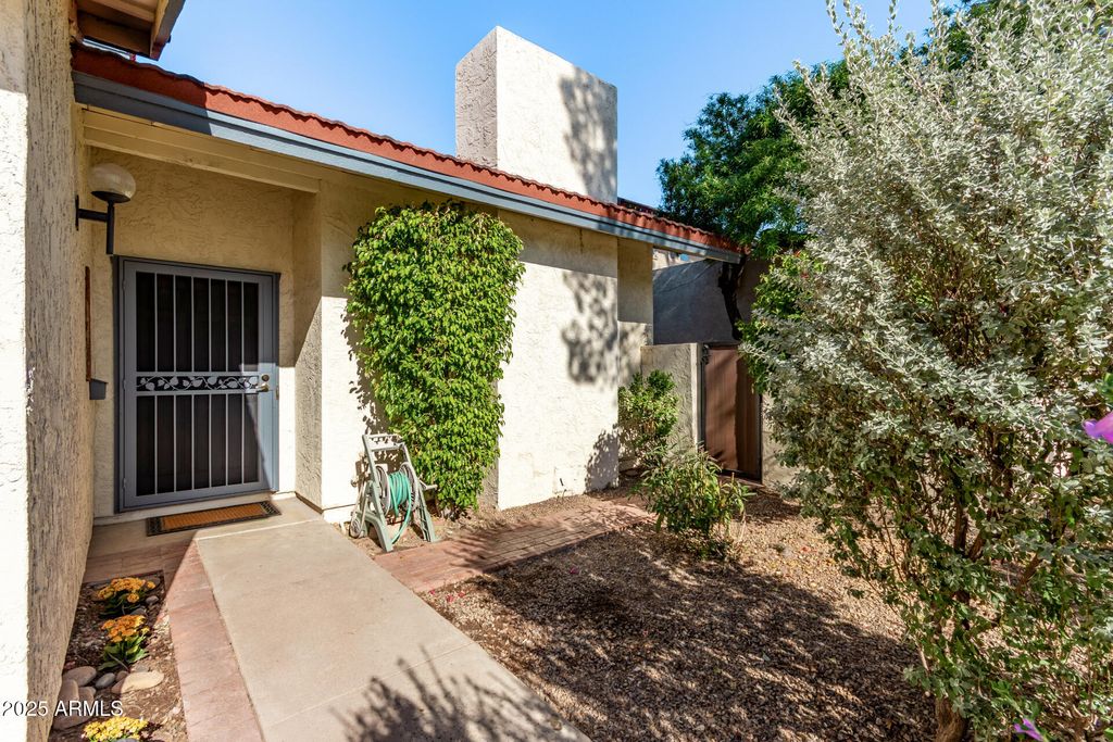 Photo of 1518 E Candlestick Drive, Tempe, AZ 85283 (MLS # 6960072)