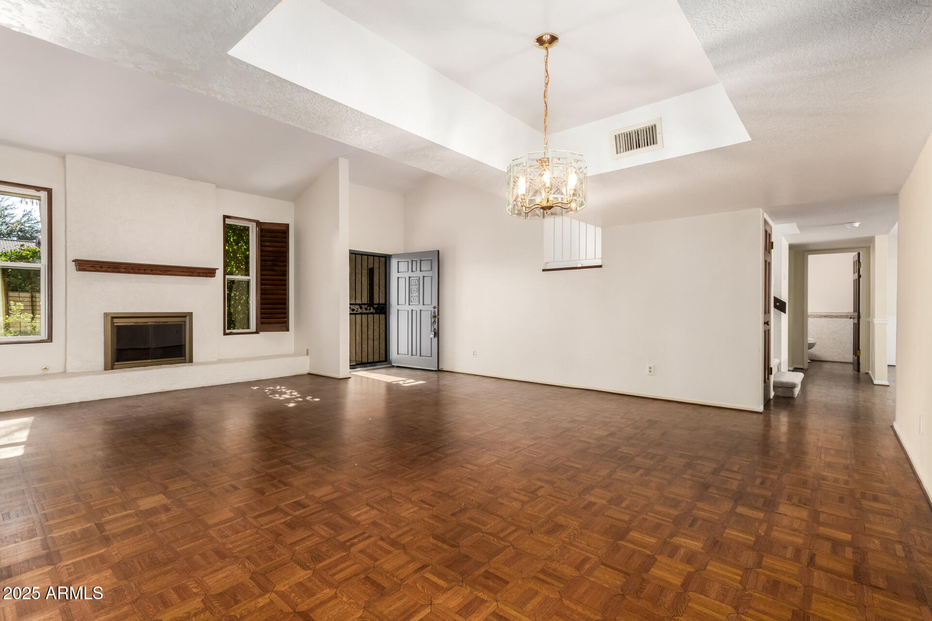 1518 E CANDLESTICK Drive