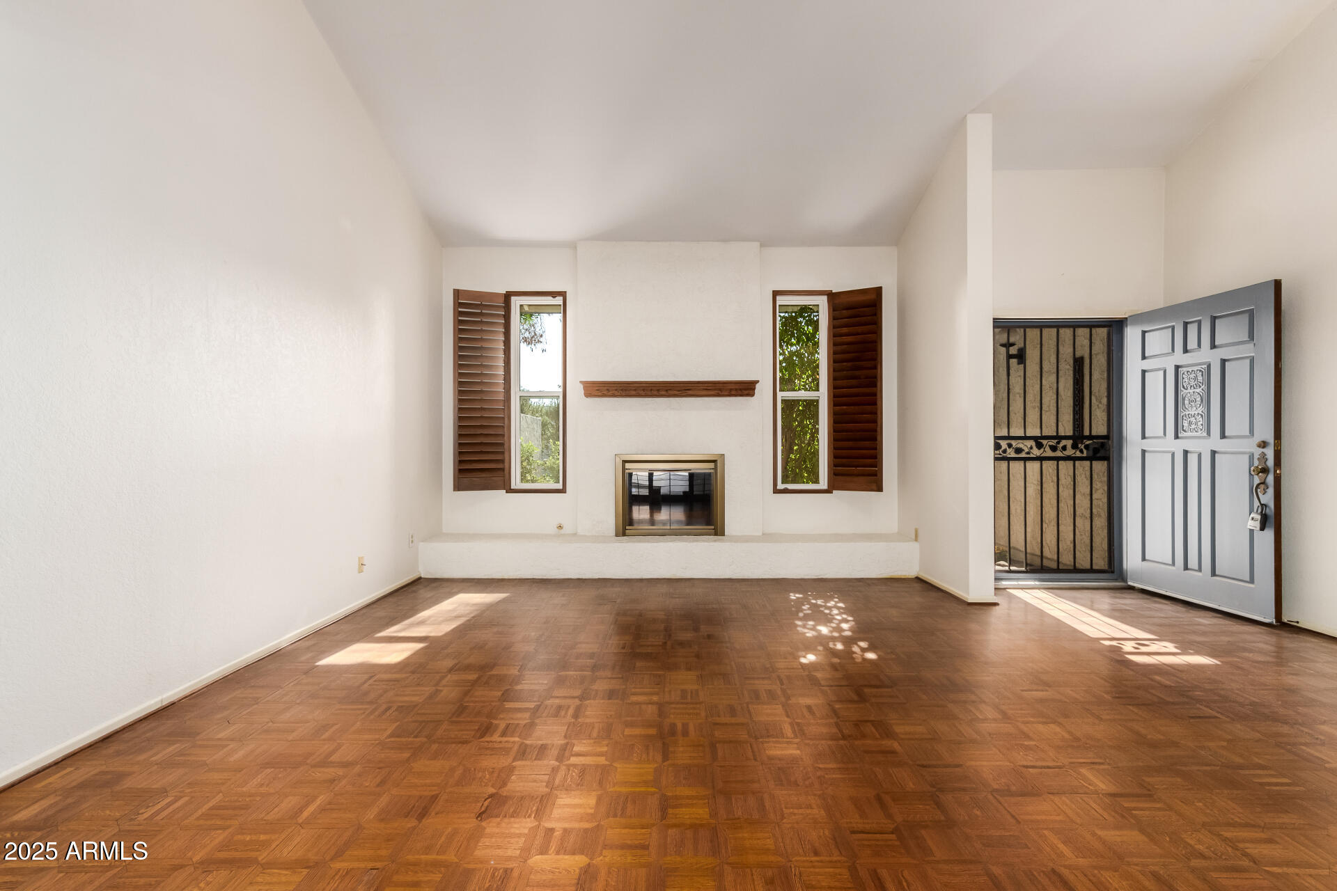 1518 E CANDLESTICK Drive