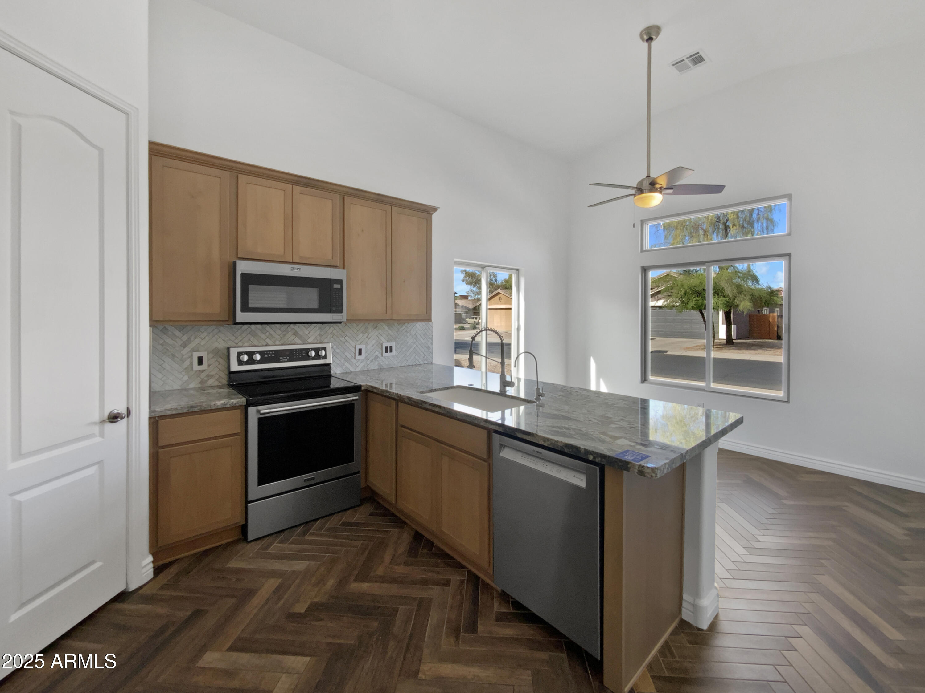 1175 E PRICKLY PEAR Street