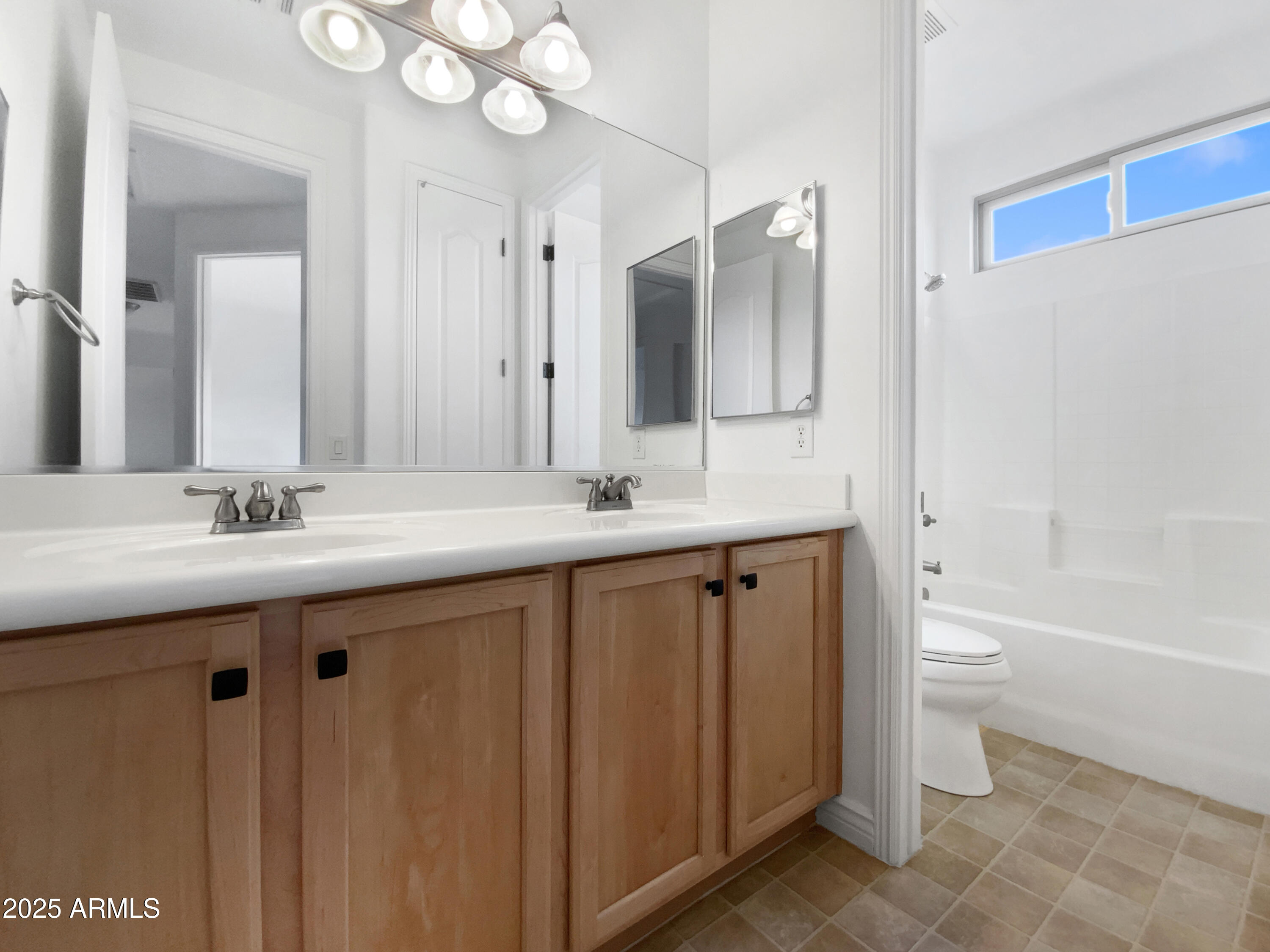 1175 E PRICKLY PEAR Street