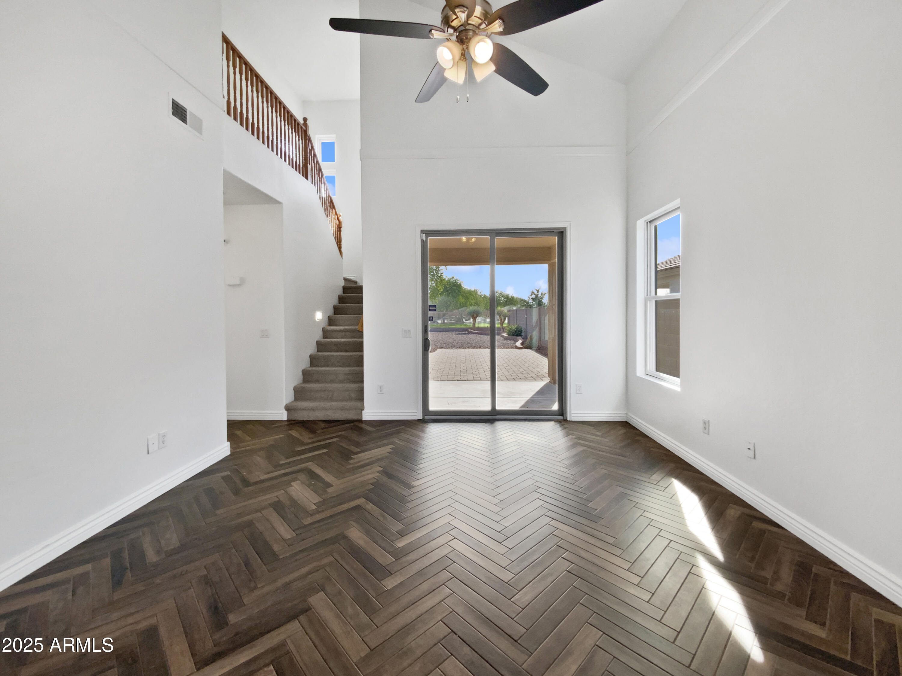 1175 E PRICKLY PEAR Street