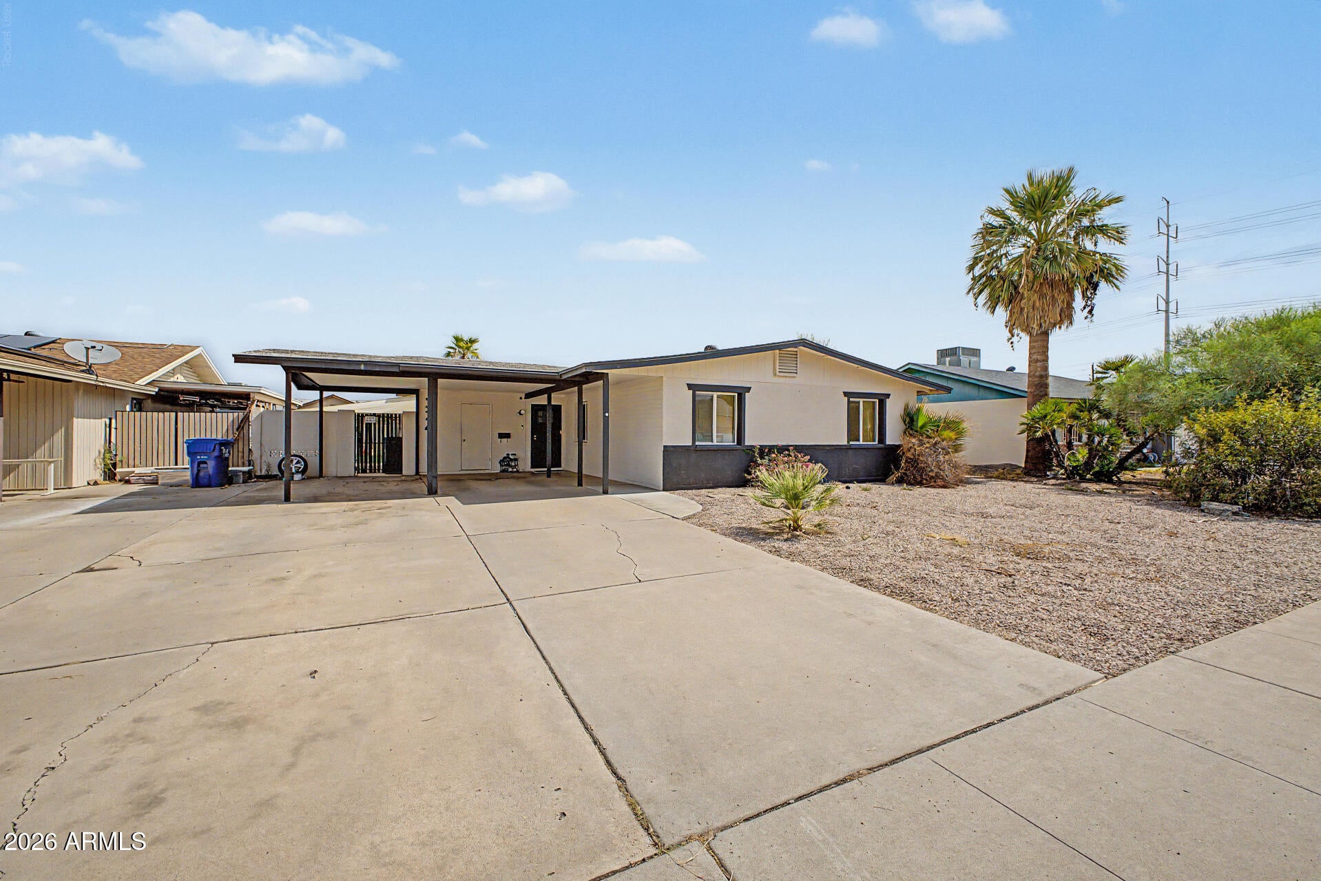 324 W SANTA CRUZ Drive