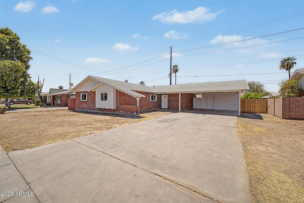 Photo of 4031 W Claremont Street, Phoenix, AZ 85019 (MLS # 7053337)