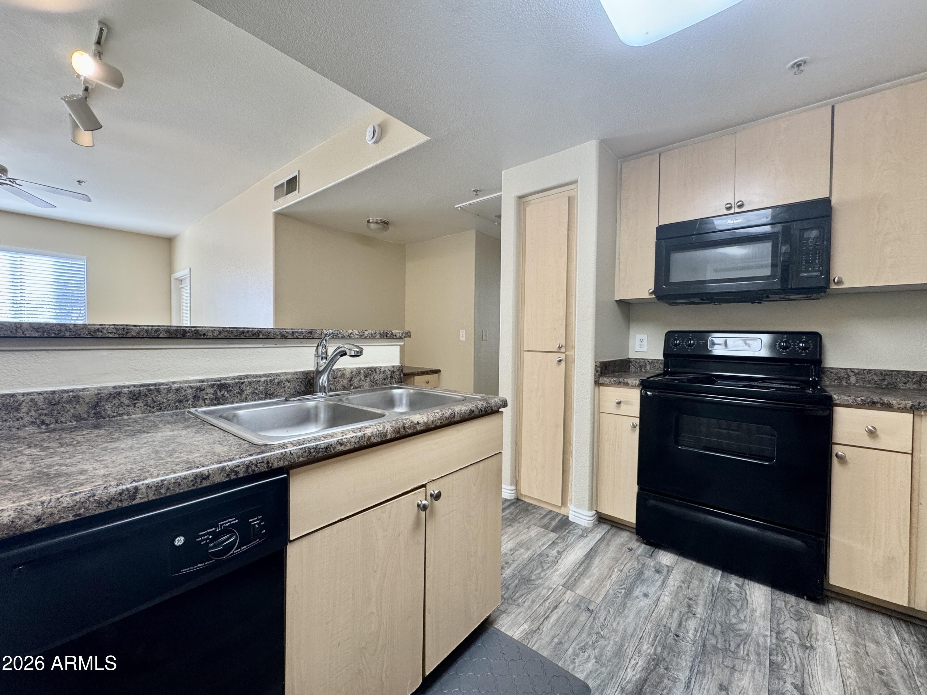 18416 N CAVE CREEK Road 2033