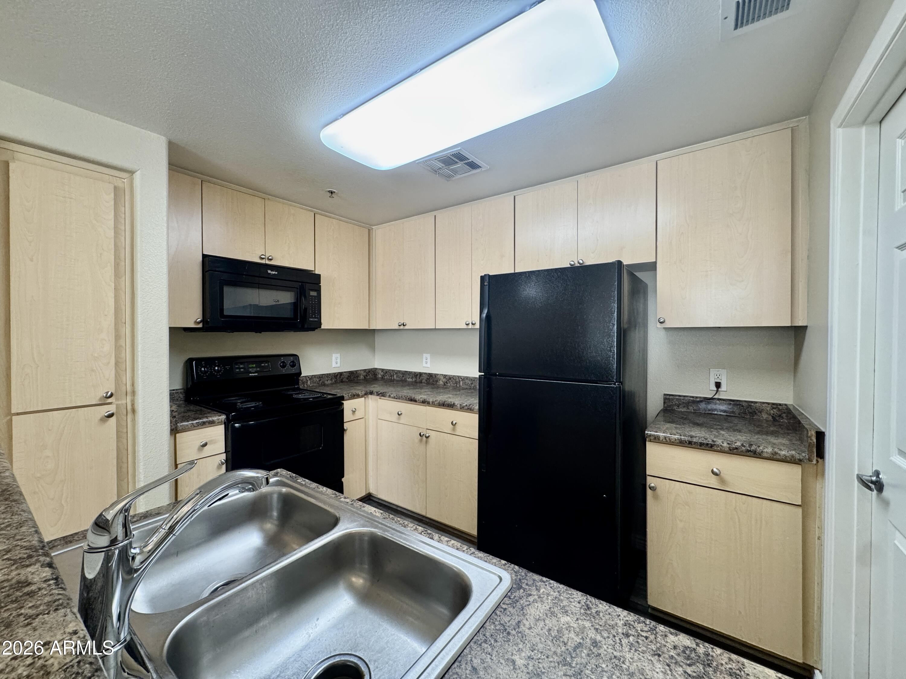 18416 N CAVE CREEK Road 2033