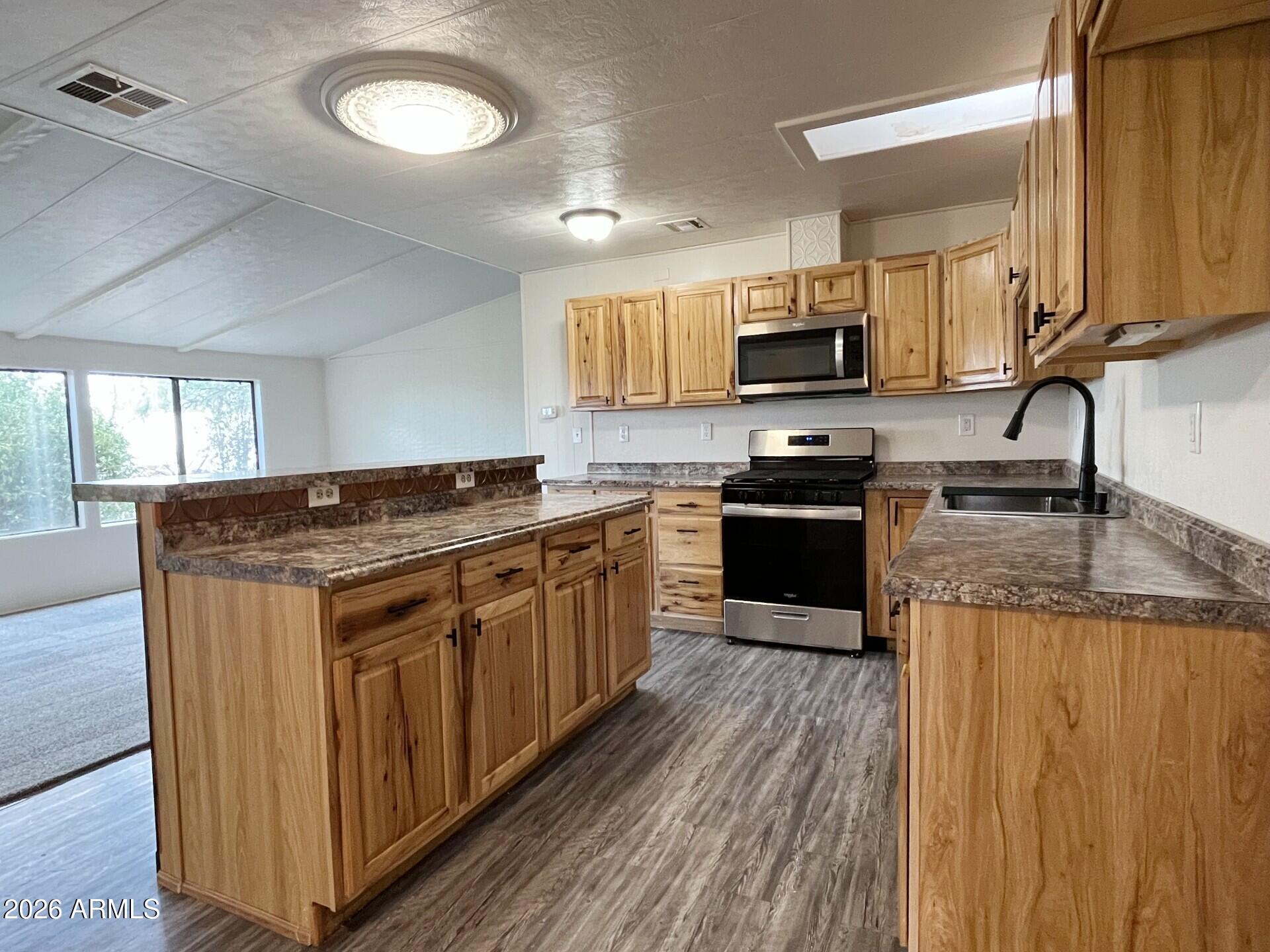 GOLDEN MEADOWS - Residential