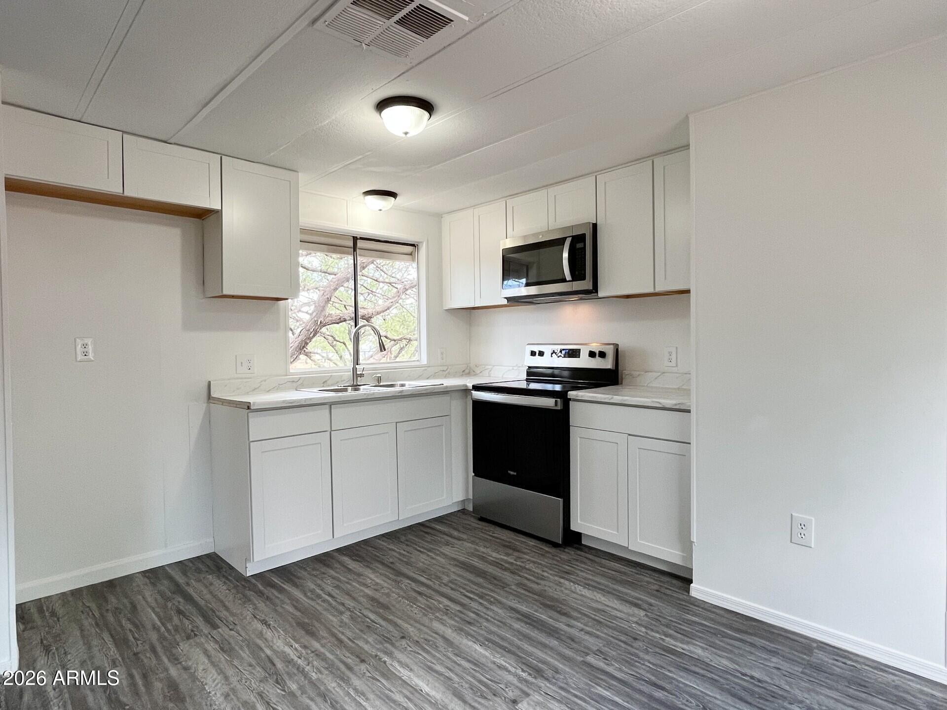 GOLDEN MEADOWS - Residential
