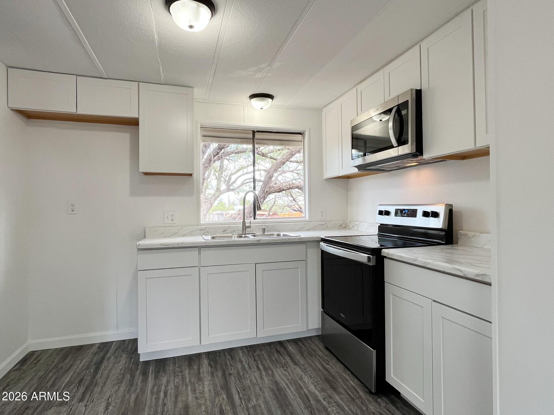 GOLDEN MEADOWS - Residential