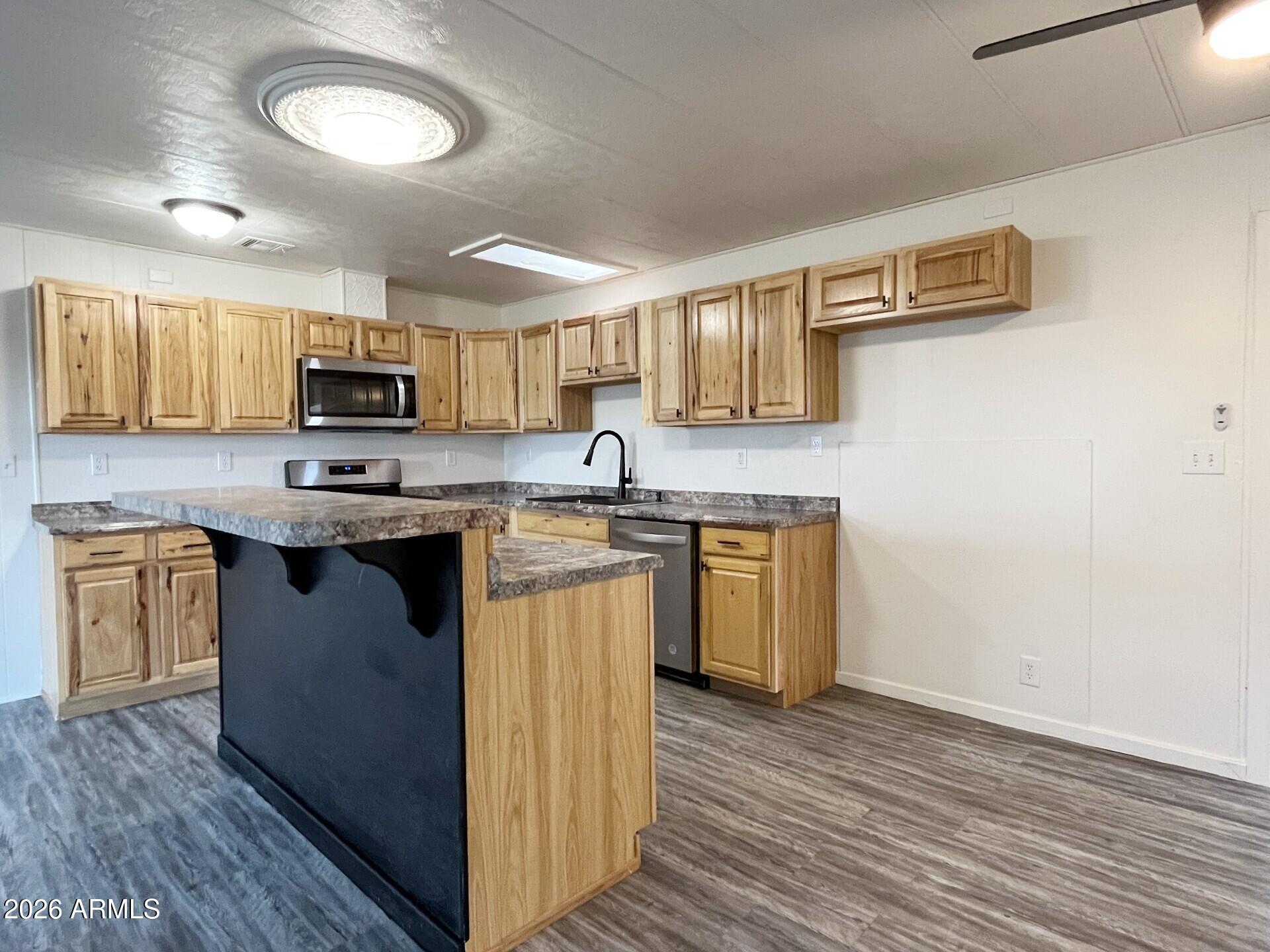 GOLDEN MEADOWS - Residential