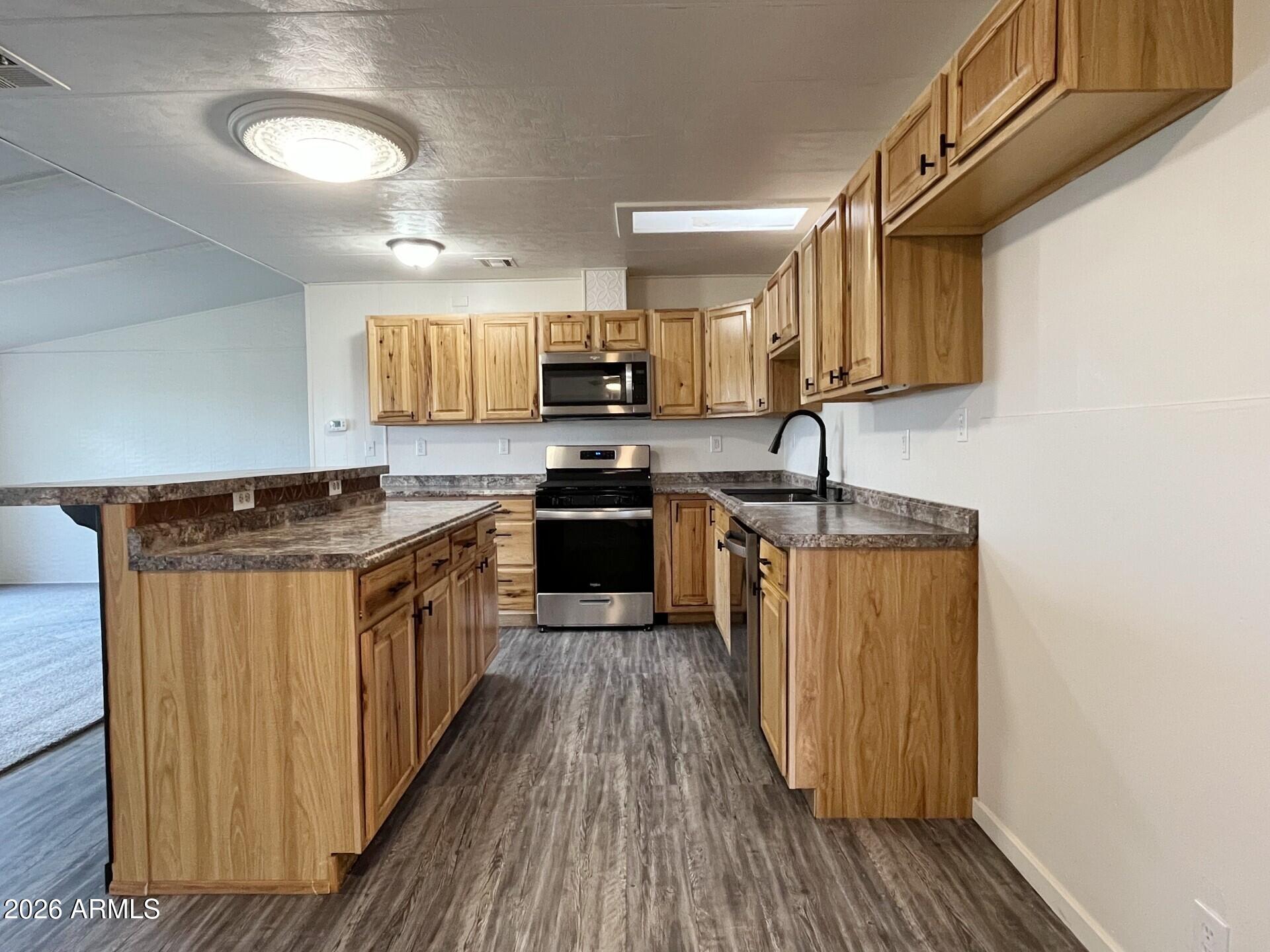 GOLDEN MEADOWS - Residential