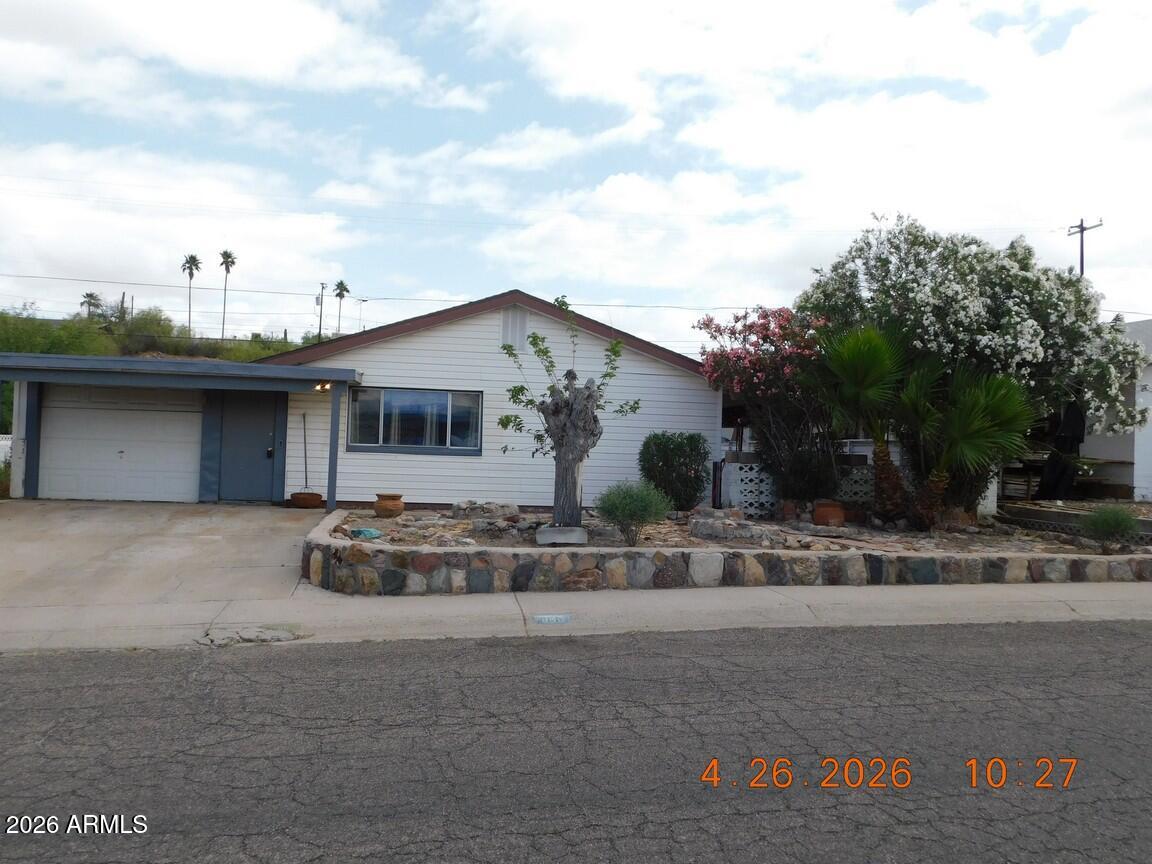 306 W DANBURY Road W