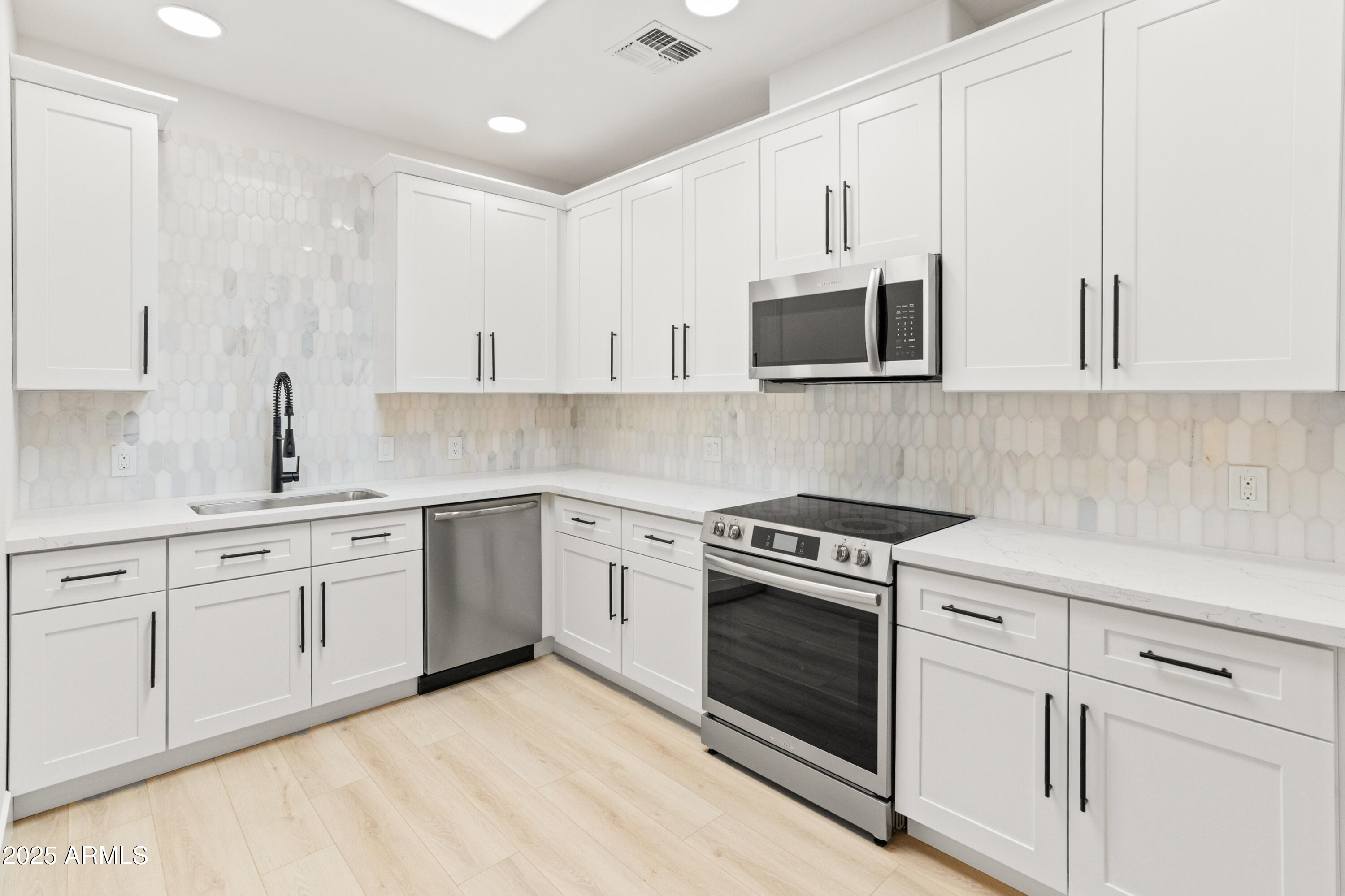 3221 N 37TH Street 26