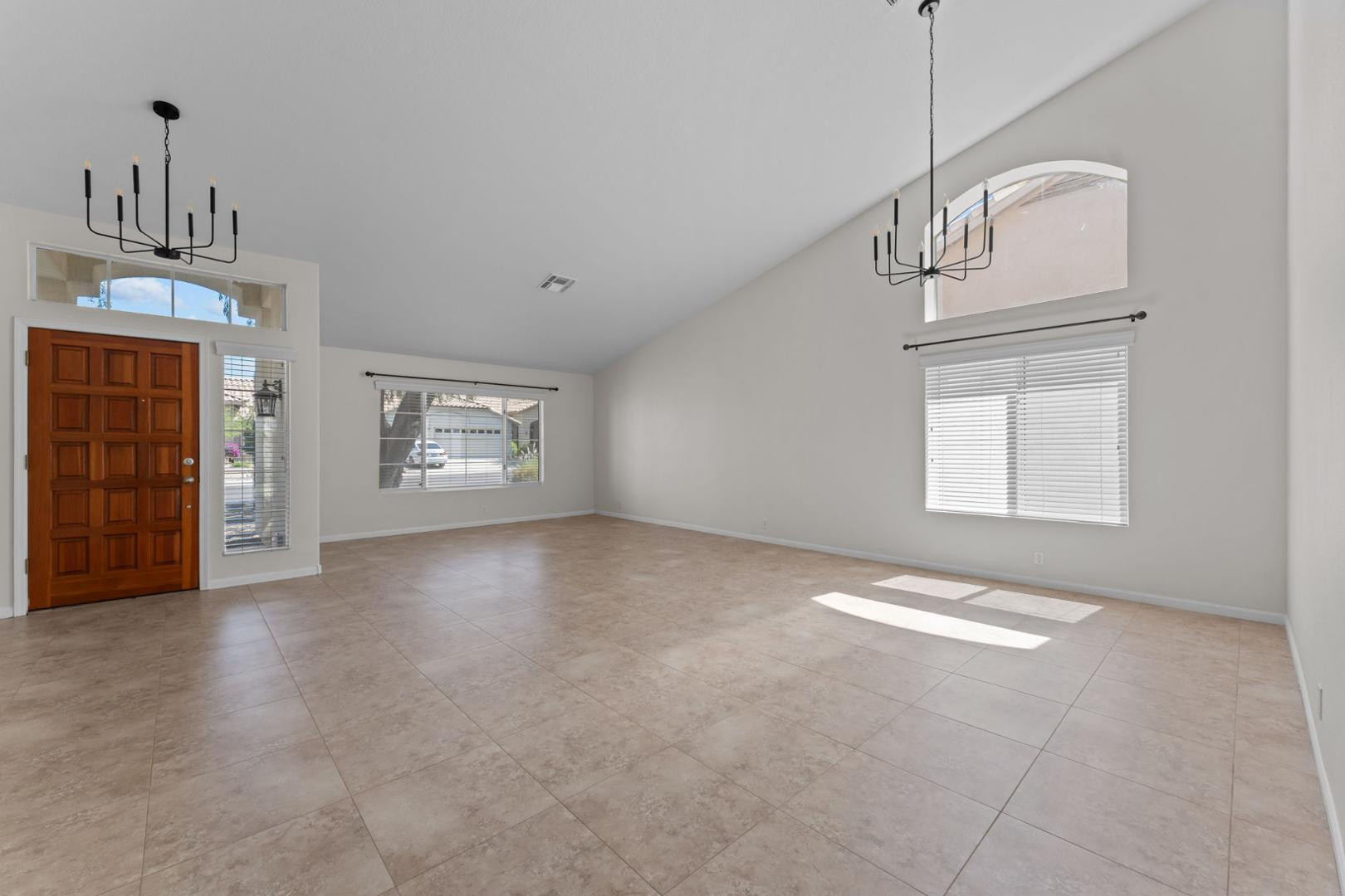 4423 E Vista Val Verde