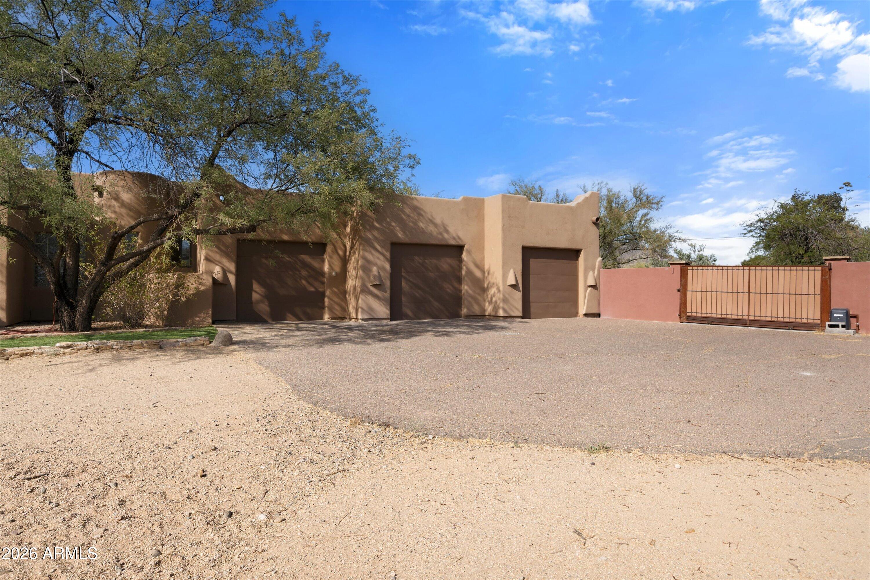 PRIVATE 2.50 ACRE HORSE PROPERTY
NE4 SW4 SW4 SW4 2.50 AC - Residential